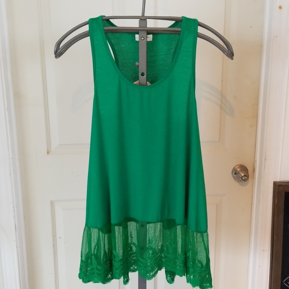 Green extender tank with lace hem
